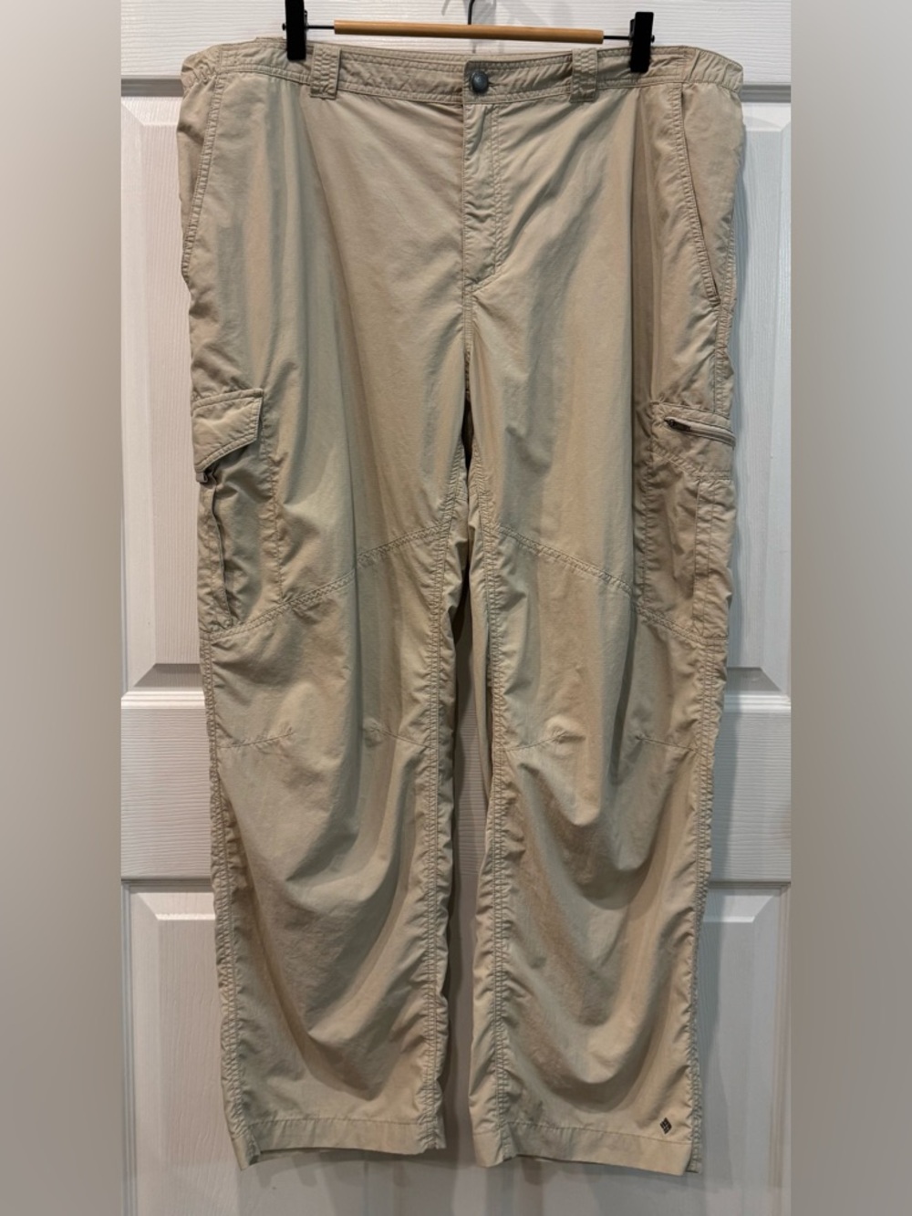 Columbia Omnishade Fishing Cargo Pants, Khaki Men’s Size 42x30 Utility Pants
